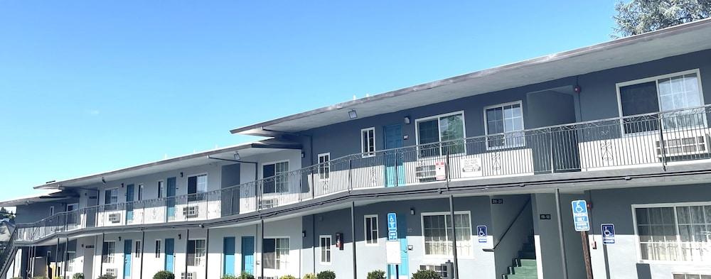 רדינג Sundial Lodge מראה חיצוני תמונה