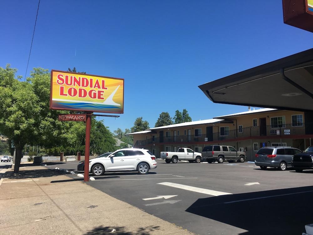 רדינג Sundial Lodge מראה חיצוני תמונה