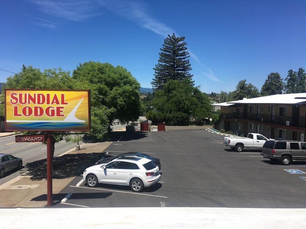 רדינג Sundial Lodge מראה חיצוני תמונה