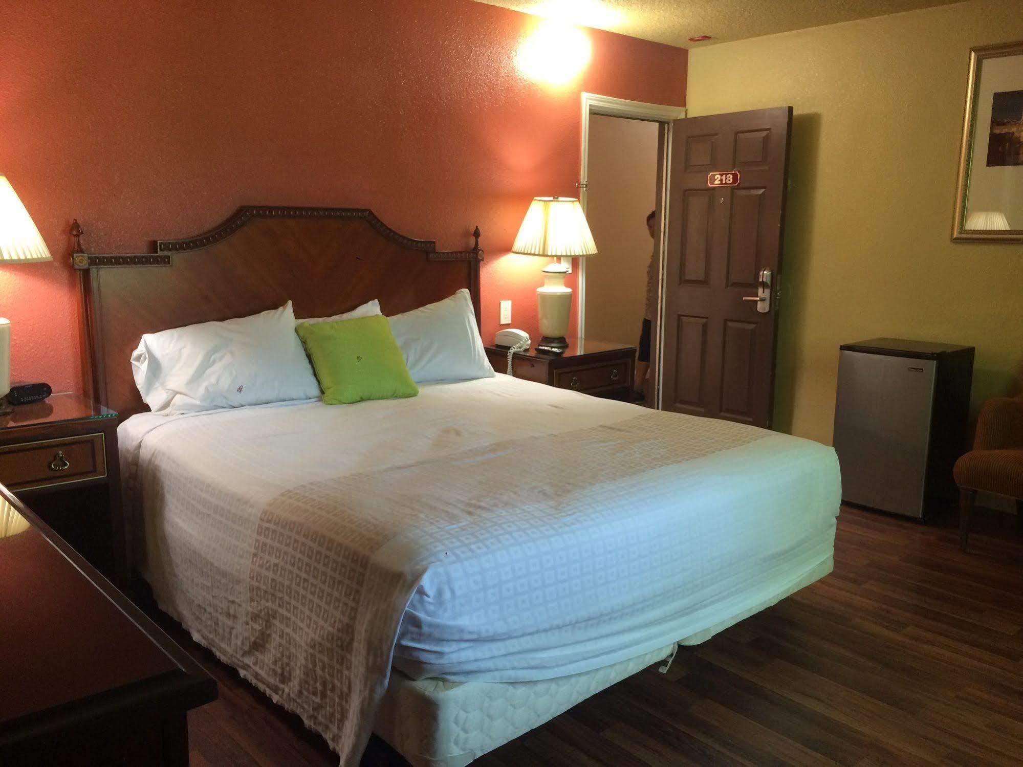 רדינג Sundial Lodge מראה חיצוני תמונה