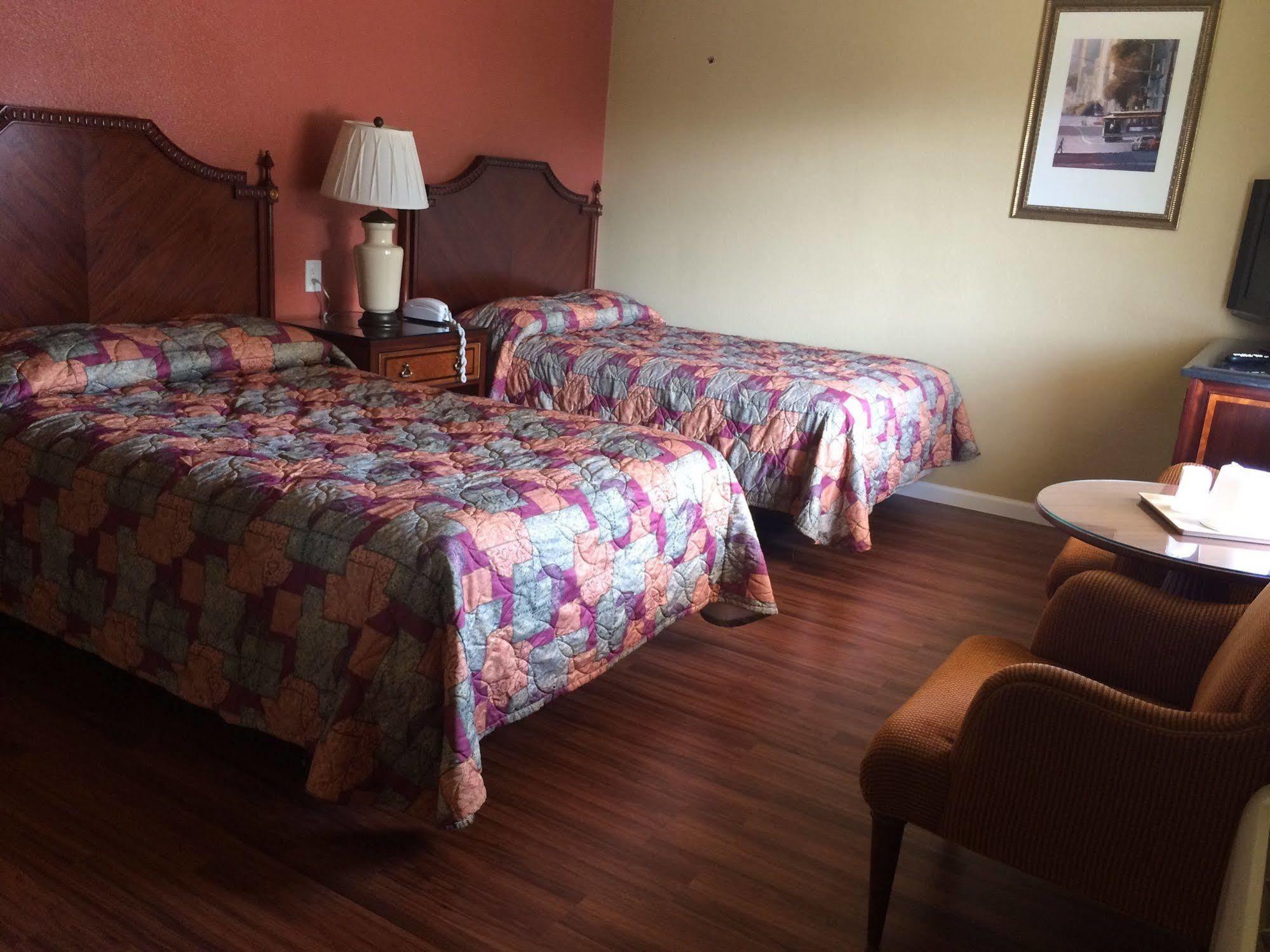 רדינג Sundial Lodge מראה חיצוני תמונה